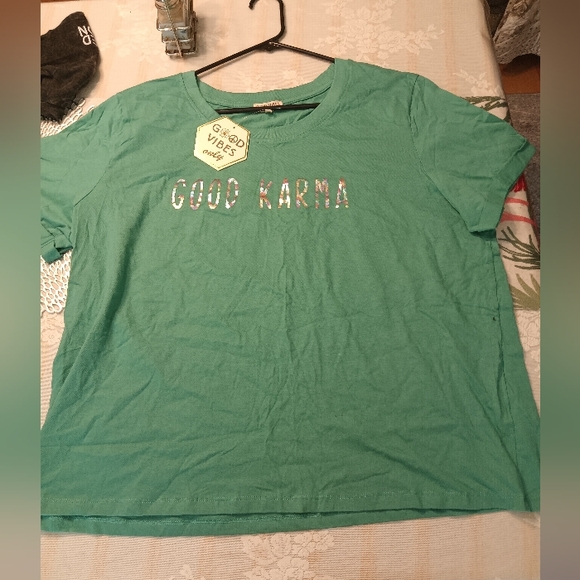 Good Vibes Women's Green Short Sleeve Tee - Picture 1 of 4